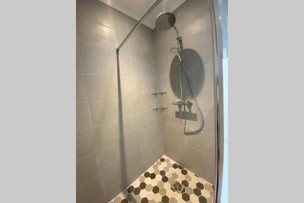 Magnifique Appartement Climatise - Classe 4 Etoiles Terrasson Kültér fotó